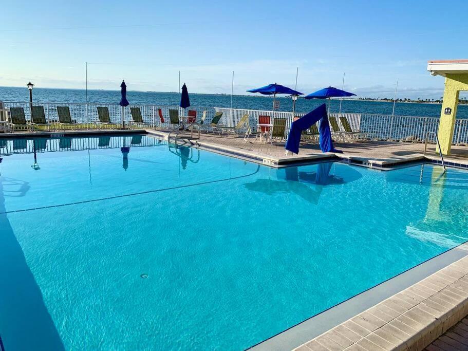 Tropical Serenity-Water View Heated Pool Tiki Bar Tampa Kültér fotó